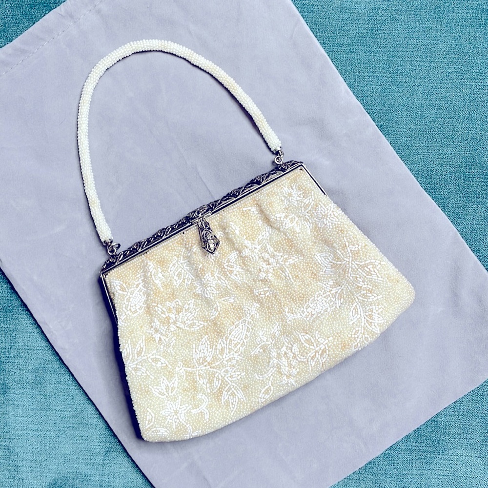 Absolutely stunning one of a kind  beaded vintage clutch shoulder purse